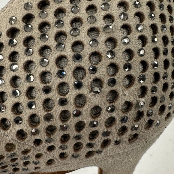 Vince Camuto Sarritah Suede Studded Pointed Toe Heels Pumps Evening Glam Size 8M - Picture 14 of 14